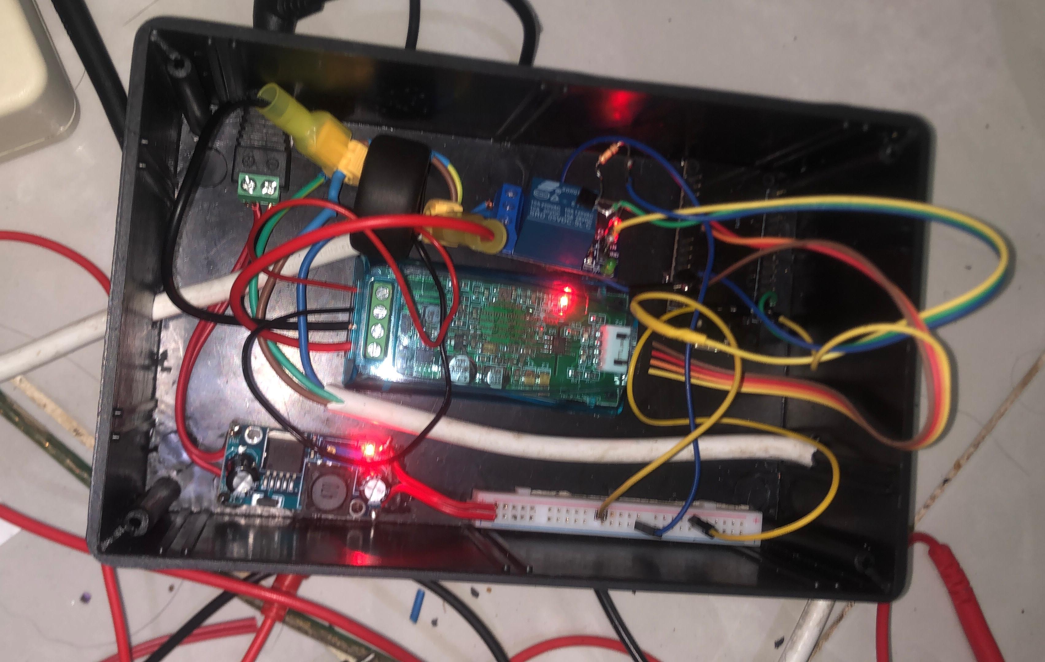 Monitoring Penggunaan Daya Lapangan Badminton - SMAS